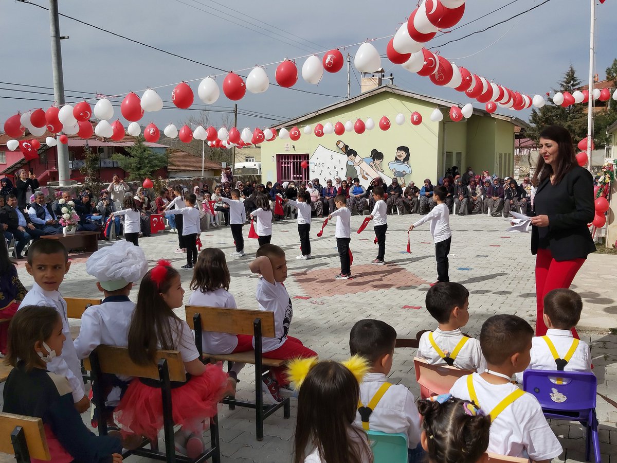 YARISLIILKOKULU's tweet photo. 23 Nisan Ulusal Egemenlik ve Çocuk Bayramı okulumuzda coşku ve heyecanla kutlandı. 23 Nisan Çocuk Şenliğimizin hazırlanmasında emeği geçen tüm öğretmen ve öğrencilerimiz ile bu coşkunun 102. Yıl dönümünde katılımlarını sağlayan tüm köy halkımıza teşekkür ederiz. 
@BurdurIlce https://t.co/IABbuiLWGC