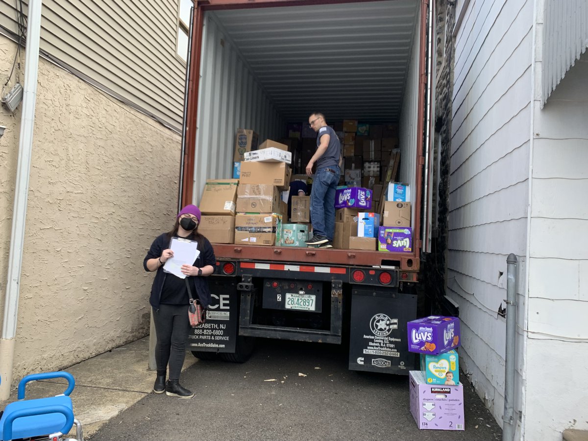 Breath4Humanity's tweet photo. 1- Tomorrow marks one year since the fateful e-mail to @WBLMD that started the wonderful whirlwind that has been @Breath4Humanity. But today, we were fortunate to be able to help UUARC load one of the containers heading to Poland to help those affected in #Ukraine️ #HelpUkraine https://t.co/6exobJLGyf