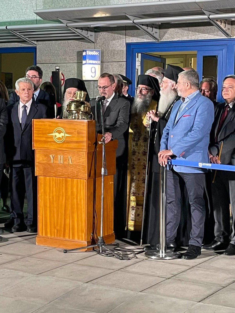 katsaniotis's tweet photo. Το Άγιο &amp; Ανέσπερο Φως βρίσκεται στην πατρίδα. Ας ελπίσουμε ότι το Φως της Αναστάσεως θα μας φωτίζει &amp; καθοδηγεί. Ειδικά αυτές τις μέρες, λόγω &amp; της κατάστασης στην Ουκρανία, το μήνυμα για τη σημασία της ζωής &amp; ειρήνης είναι επίκαιρο. Καλή Ανάσταση! Χρόνια πολλά με υγεία https://t.co/9DBv6bSRo9