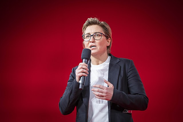 CwiSocialist's tweet image. Germany: Die Linke (Left Party) on the brink -READ MORE - is.gd/VNay69