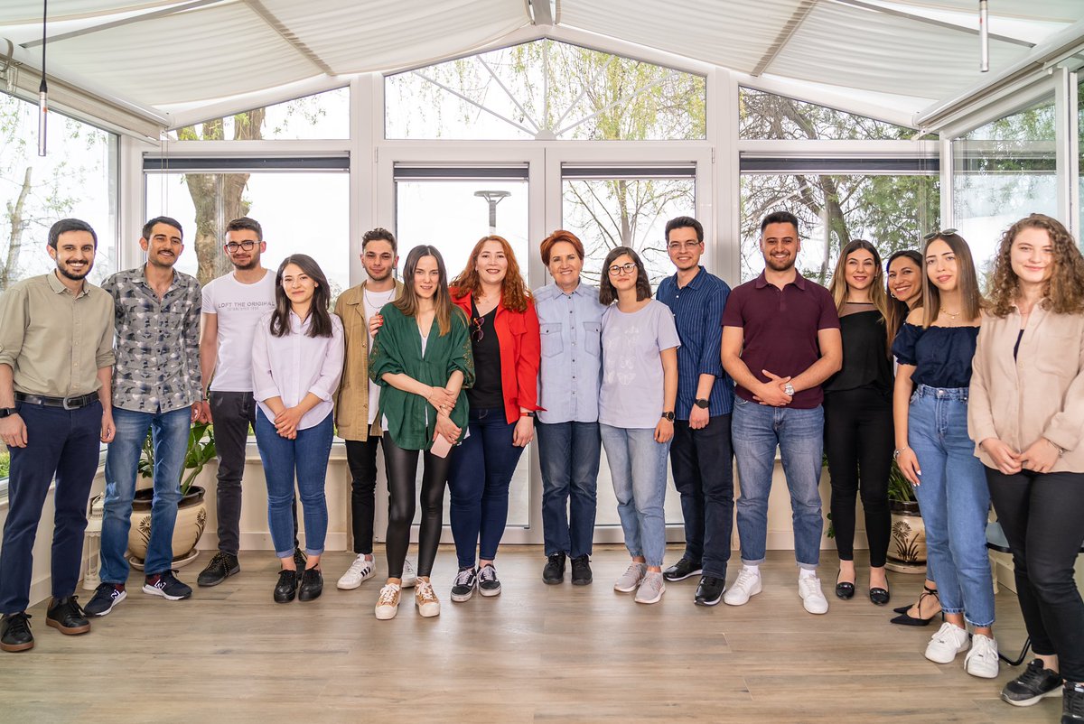 meral_aksener's tweet photo. Bugün #GenclerİcinGençlerleBeraber’in 4. buluşmasını gerçekleştirdik…

Benimle hikâyesini paylaşan, içini açan, derdini döken tüm gençlerimize teşekkür ediyorum. https://t.co/uSXnLUU2XM