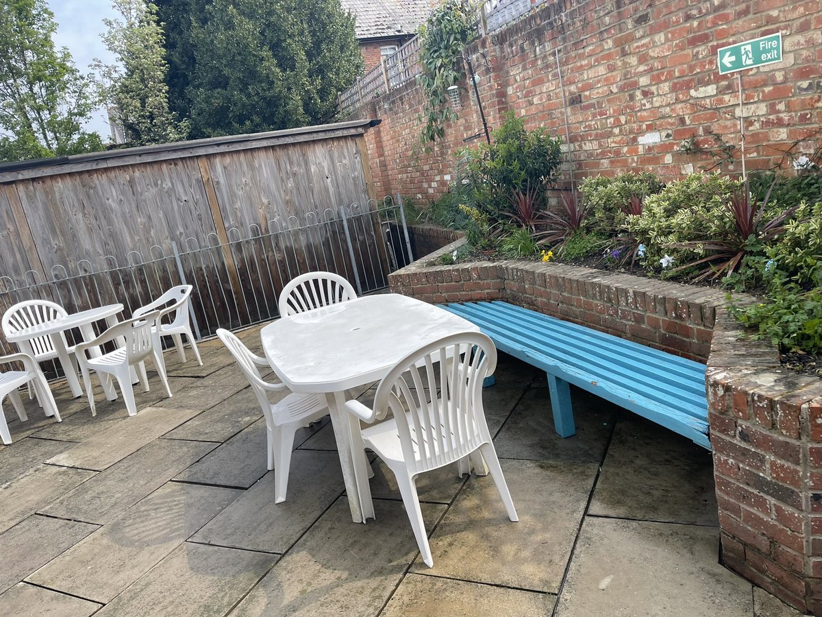 Spent the morning tidying up the garden office to create a nice outdoor space for our hard working staff 💜<a href="/ShannondevineRN/">Shannon Saunders (Devine)</a> <a href="/CSHSurrey/">CSH Surrey</a>