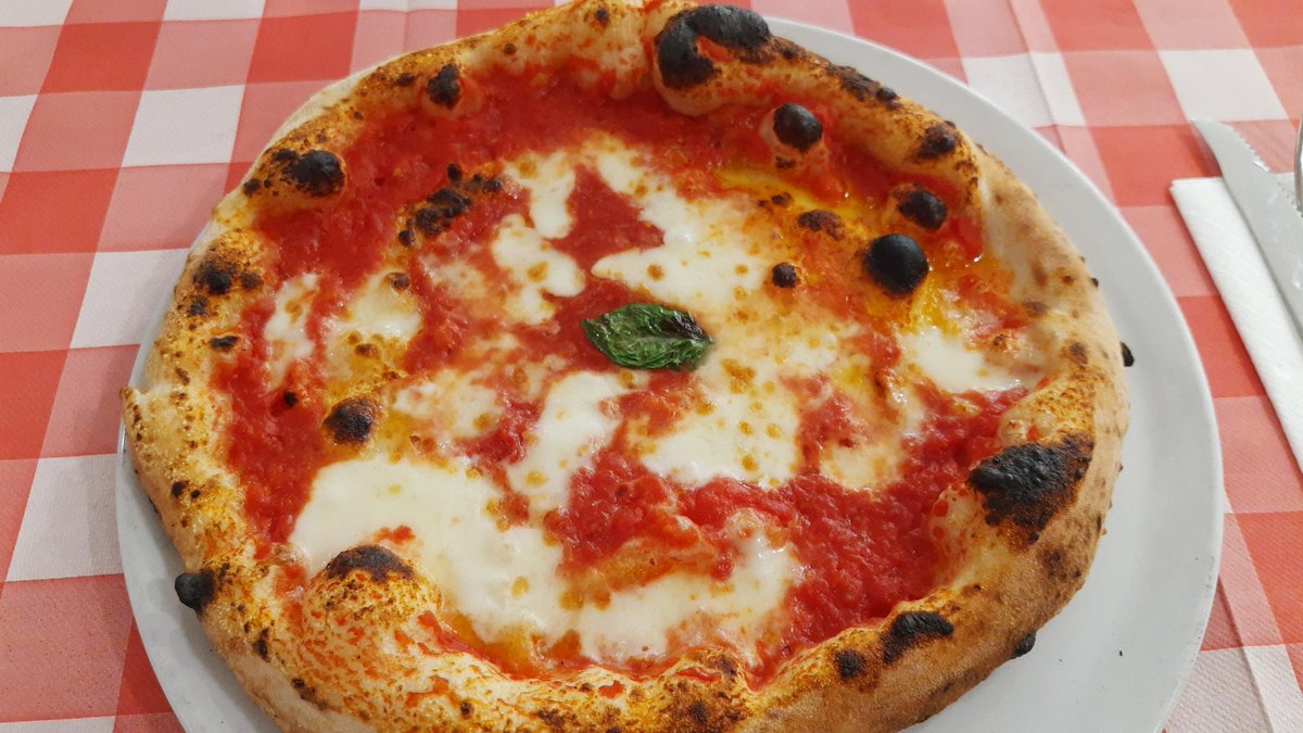 BLQairport's tweet photo. Buona serata da #Bologna!
Ti ricordiamo che, per normativa anti-Covid, per accedere ai tavoli dei ristoranti 🍽️ e della pizzeria 🍕 in aeroporto dal #1°aprile fino al #30aprile è necessario mostrare il #GreenpassBASE ✈️
Grazie per la collaborazione e buon appetito! 👍 https://t.co/n7HWZWhqjn