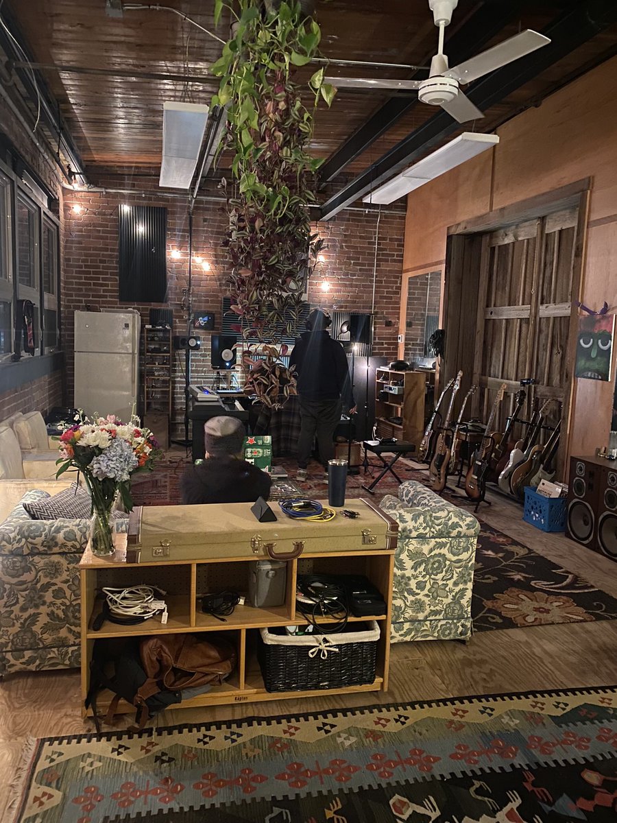 1020_Collective's tweet photo. Studio lookin zesty. https://t.co/VGSxtbw4ra