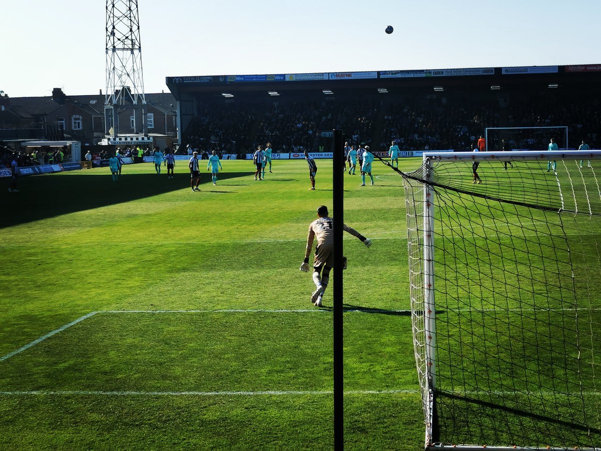 creativestartuk's tweet photo. Thanks to everyone who took part in painting the @officialgtfc Family Fanzone mural &amp; Thanks to the @MarinersTrust &amp; @GrimsbyCreates for the opportunity. Great job GTFC who we watched win 2-1 to go one step closer to the national league play-offs. #utm #paintthetownproud https://t.co/nmzApCn5Fe