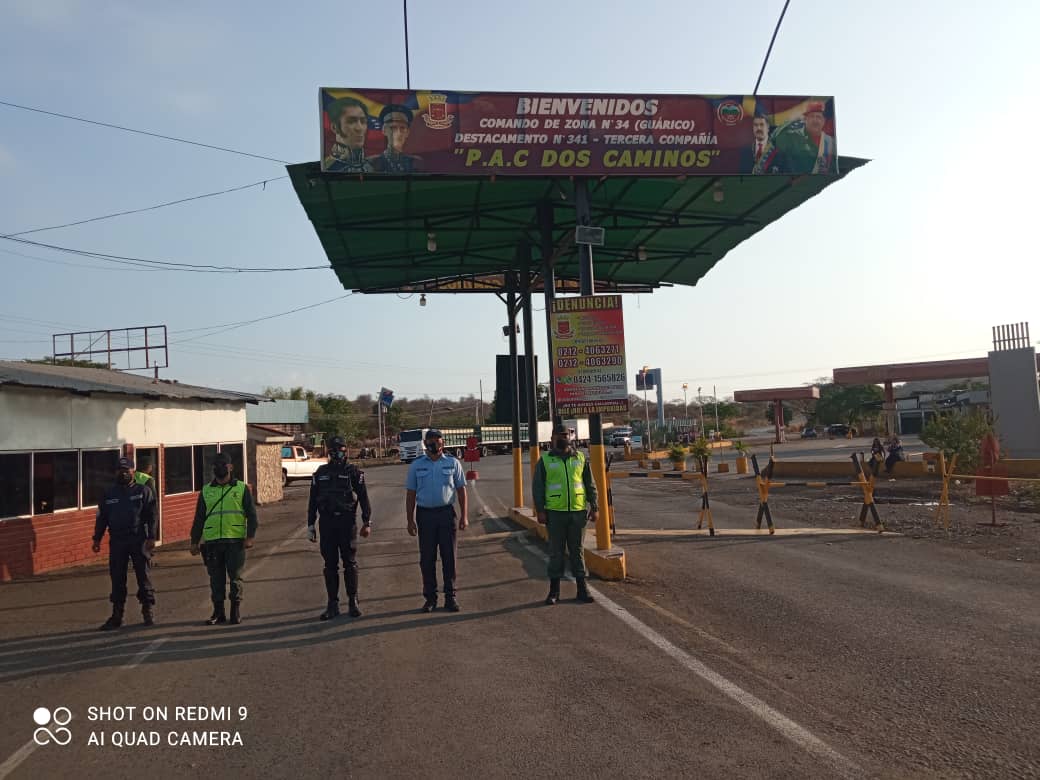 poliguarico15's tweet image. #23Abr|| Bajo las directrices del Gobernador @josemvasquez y lineamientos del G/D Luiger Neil Ugas Medina Director de @poliguarico15 se realizó despliegue de seguridad mixto, a la altura del PAC Dos Caminos del Mpio. Ortiz.
#VenezuelaTerritorioDePaz 
#CCP2