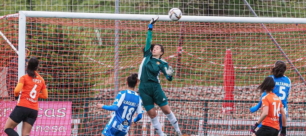 planetaoncefem's tweet photo. 3 PUNTOS DE ORO 🥇

@OjedaYipsy 🇨🇱 jugó 63' en el gran triunfo de #CDParquesol 1-0 sobre #DeportivoAbanca por la fecha 25 de la zona norte de #RetoIberdrola 🏆 🇪🇸.

Con este resultado, el @cdparquesolfem vuelve a la lucha por un cupo en los playoffs de permanencia de la división. https://t.co/bsafuzbuNy