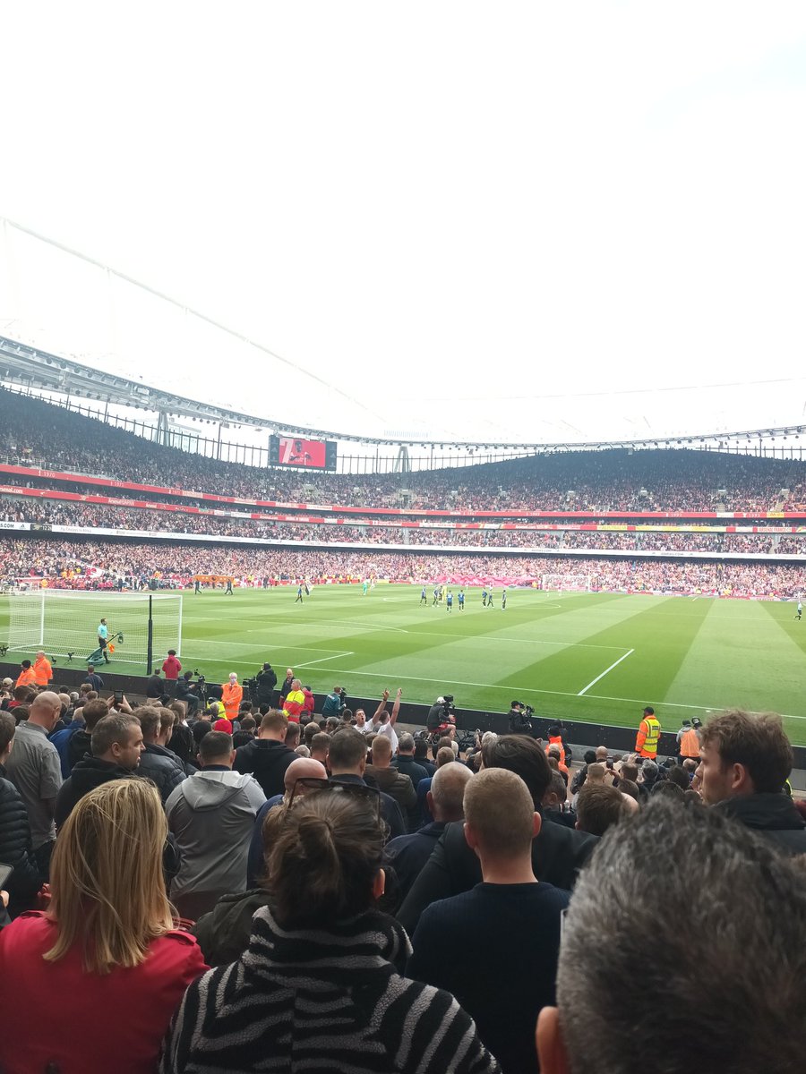 woggleisking's tweet photo. Arsenal away and a job for the biggest fight of the century. 🤣👊🍻 #NoTicketRequired #ToPayIsToFail https://t.co/3G3hqJFgXt