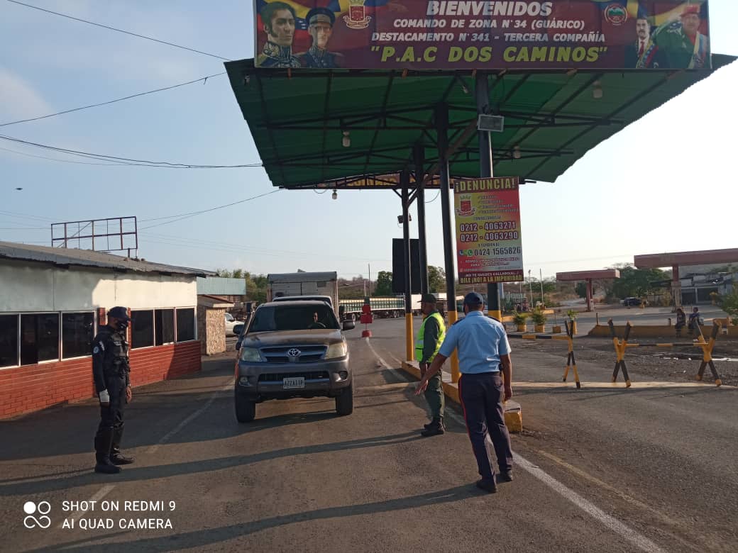 poliguarico15's tweet image. #23Abr|| Bajo las directrices del Gobernador @josemvasquez y lineamientos del G/D Luiger Neil Ugas Medina Director de @poliguarico15 se realizó despliegue de seguridad mixto, a la altura del PAC Dos Caminos del Mpio. Ortiz.
#VenezuelaTerritorioDePaz 
#CCP2