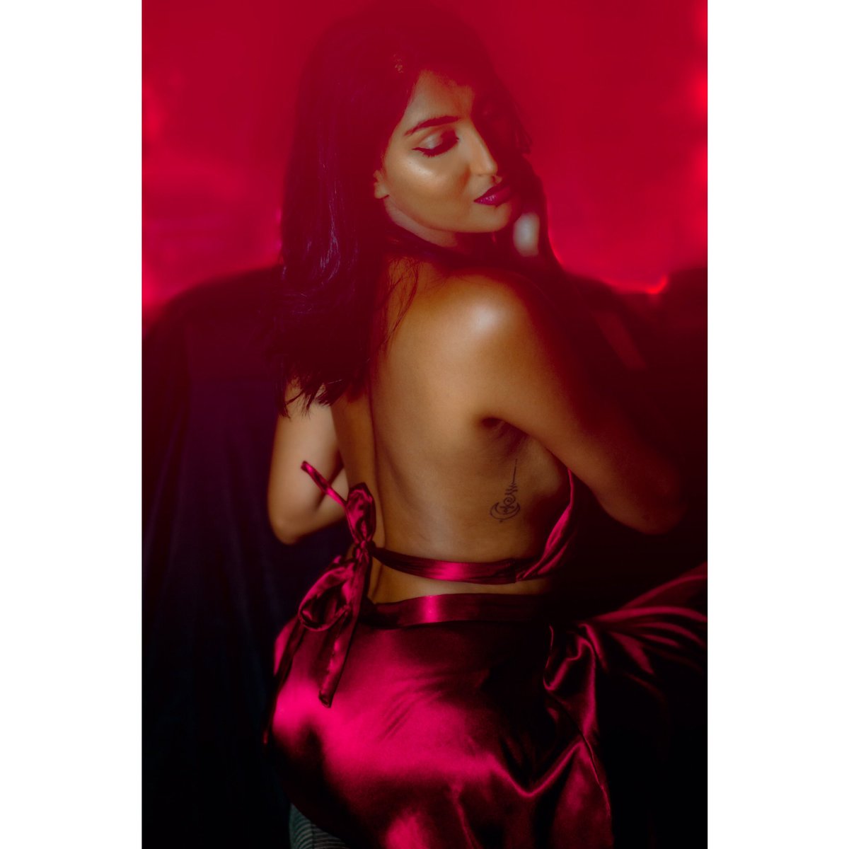 content4kingstt's tweet photo. We take another look at a dramatic edit this week in this dramatically red shot. What do you think about it? #photography #photooftheday #studio #rawvsedit #nxshooter #lastmanstanding https://t.co/pZA9XfFWM5