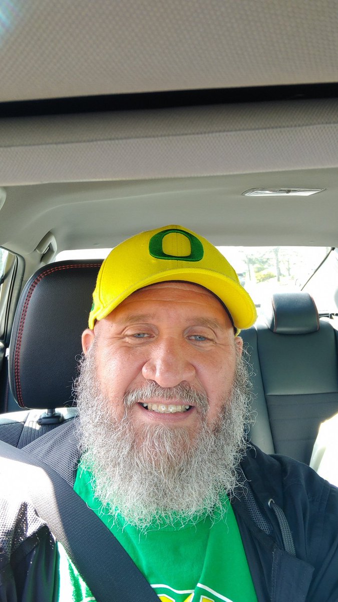 insomniac1970's tweet photo. Green? Yellow? Why not both? #OregonSpringGame #GoDucks https://t.co/T3SiqVr2mK