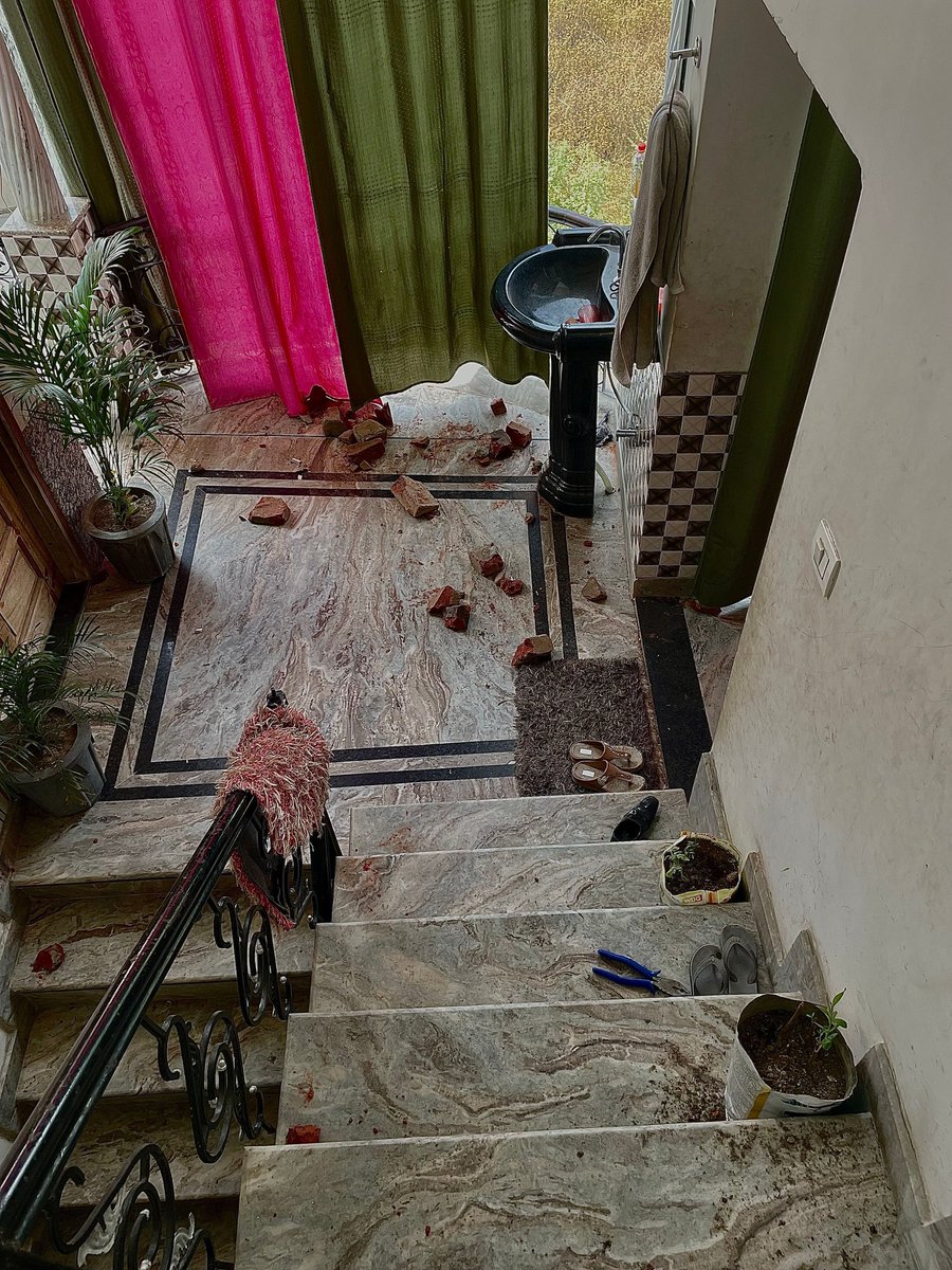 MuslimSpaces's tweet photo. Uttarakhand: Parveen (70), said, “My Hindu neighbours pelted stones at my house &amp; looted my son’s shop. Police were standing on opposite side of the road from where they were pelting stones at my house. They did nothing. They just watched”!!

@arbabali_jmi https://t.co/yRgv4HuB2P https://t.co/HuNb60IeRa