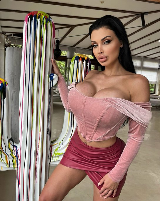 Shooting all day for my website https://t.co/p9tRoGmC3Z ? https://t.co/R0Ia0fXyzr