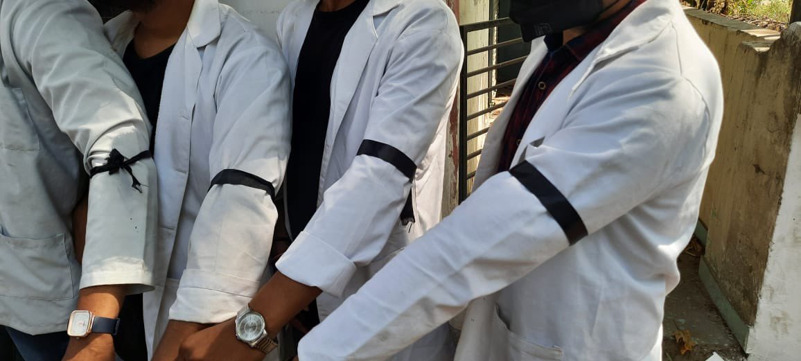 abhishekmenwal's tweet photo. We are not going to stop until our demands are met…We are not going to continue working like mules until we’ll be paid on par with allopathic interns…We sincerely apologise for the inconvenience faced by us to the patients,but this is the only way left for us to get justice https://t.co/e5P9306rVJ