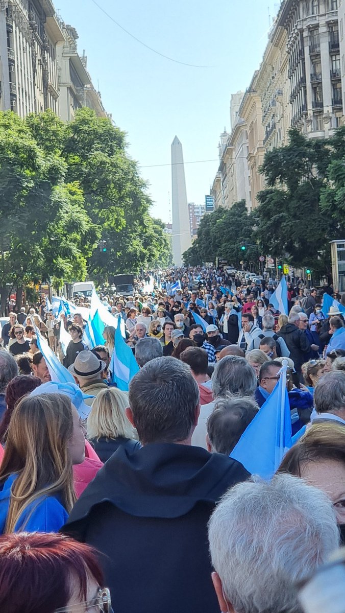 Por q marchan??
- marchamos para consolidar la paz interior, afianzar la justicia, proveer a la defensa común, promover el bienestar gral y asegurar los beneficios d la libertad; para nosotros para nuestra posteridad. Invocando a Dios, fuente de toda razón y justicia.
