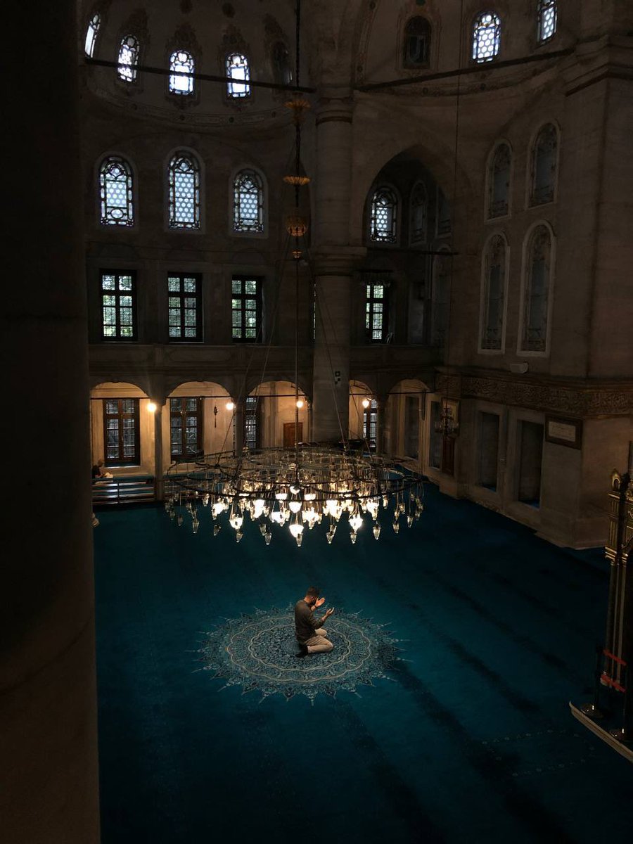 “Namaz insanın nasibidir. Huzuruna kavuşturan Allah'a hamd olsun...”