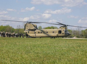 101stAASLTDIV's tweet photo. @TheRakkasans board a Chinook to be transported to the training area, kicking off Operation Lethal Eagle II. Lethal Eagle is a division-wide training exercise designed to produce lethal squads and platoons grounded in fundamentals ready for contingency operations. #OLEII https://t.co/oogt79K0FX