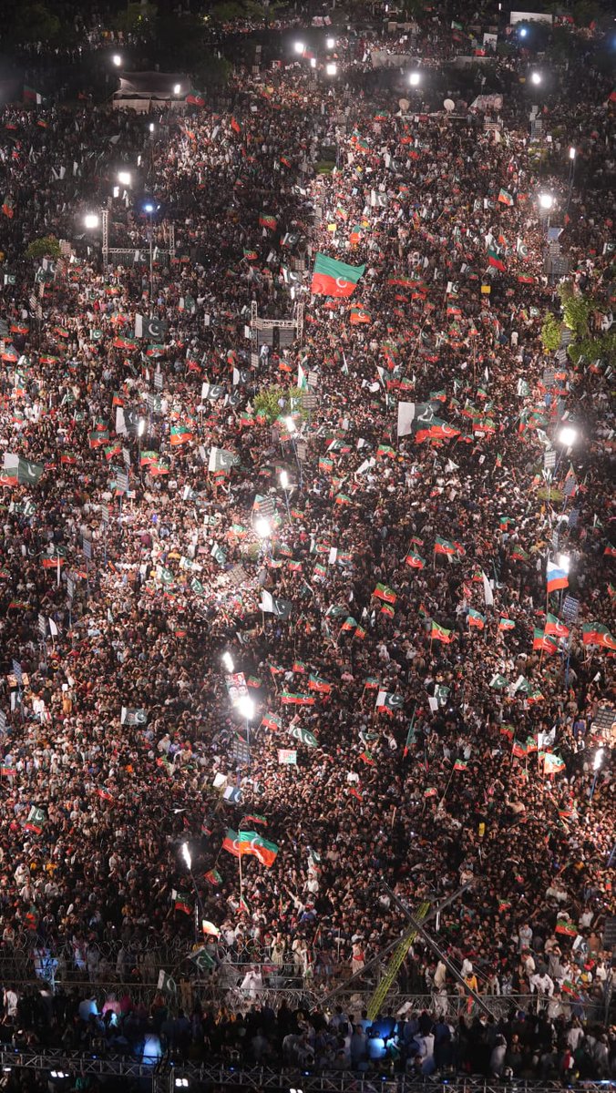 InsafPK's tweet photo. ہمارے اجداد  کا خون ہے 
شامل اس وطن کی آزادی میں
ہم خاموش کیوں بیٹھیں
کسی کے باپ کا پاکستان تھوڑی ہے
#MarchAgainstImportedGovt https://t.co/taQSAnPaWi