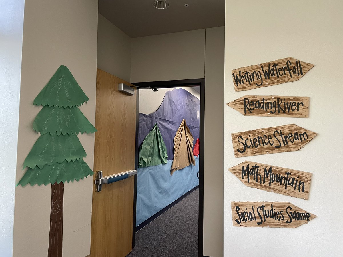 Sra_Wade's tweet photo. We can’t wait for our @MalvernES Red Hawk 3rd graders to come in on Monday for the beginning of our STAAR Math &amp; Reading CAMP with @missashby3rd @hart_teach! Thanks @MsEscamillaCIS for helping set up! #Soaring2NewHeights #Wade3rdGrade https://t.co/rnxXJk8WyM