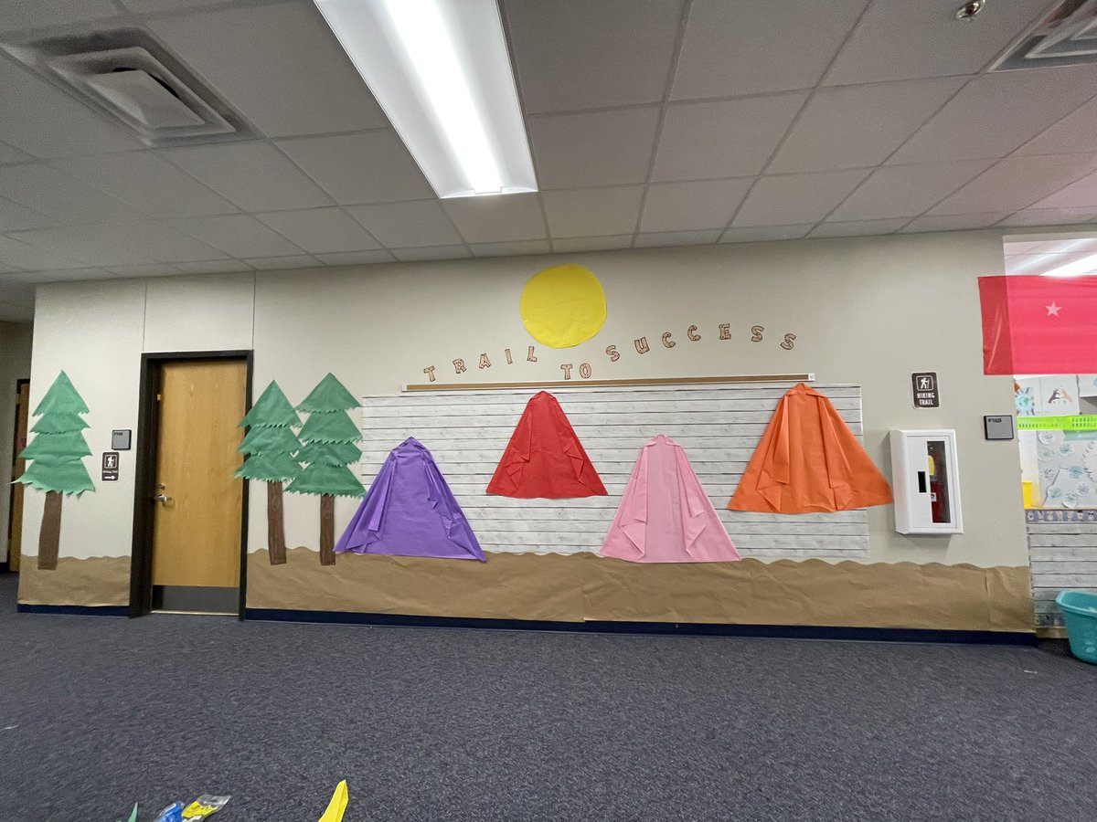 Sra_Wade's tweet photo. We can’t wait for our @MalvernES Red Hawk 3rd graders to come in on Monday for the beginning of our STAAR Math &amp; Reading CAMP with @missashby3rd @hart_teach! Thanks @MsEscamillaCIS for helping set up! #Soaring2NewHeights #Wade3rdGrade https://t.co/rnxXJk8WyM