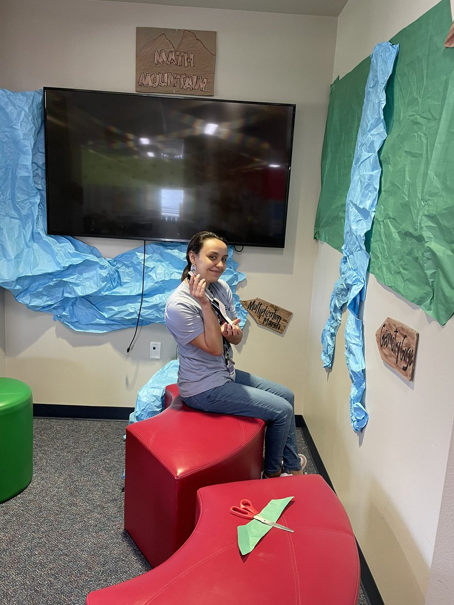 Sra_Wade's tweet photo. We can’t wait for our @MalvernES Red Hawk 3rd graders to come in on Monday for the beginning of our STAAR Math &amp; Reading CAMP with @missashby3rd @hart_teach! Thanks @MsEscamillaCIS for helping set up! #Soaring2NewHeights #Wade3rdGrade https://t.co/rnxXJk8WyM
