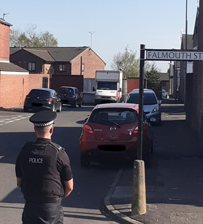 GMPOldham's tweet photo. #OPVALIANT
You may see our officers out and about today as they prevent robbery and violent crime.
Help us keep you and your belongings safe by taking the time to plan your journey and be aware of your surroundings when out and about.
@GM_VRU https://t.co/0GPpNgfQAZ