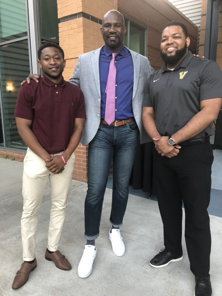 CoachLeeVHS's tweet photo. Had a great time at the “HOOPS and Beyond The Hardwood Organizations’ Mental Health Awareness Meet &amp; Greet w/ South GA Legend Jumaine Jones yesterday. Can’t wait to see the great things they have planned for the Valdosta community. https://t.co/xWLpuO2BQy