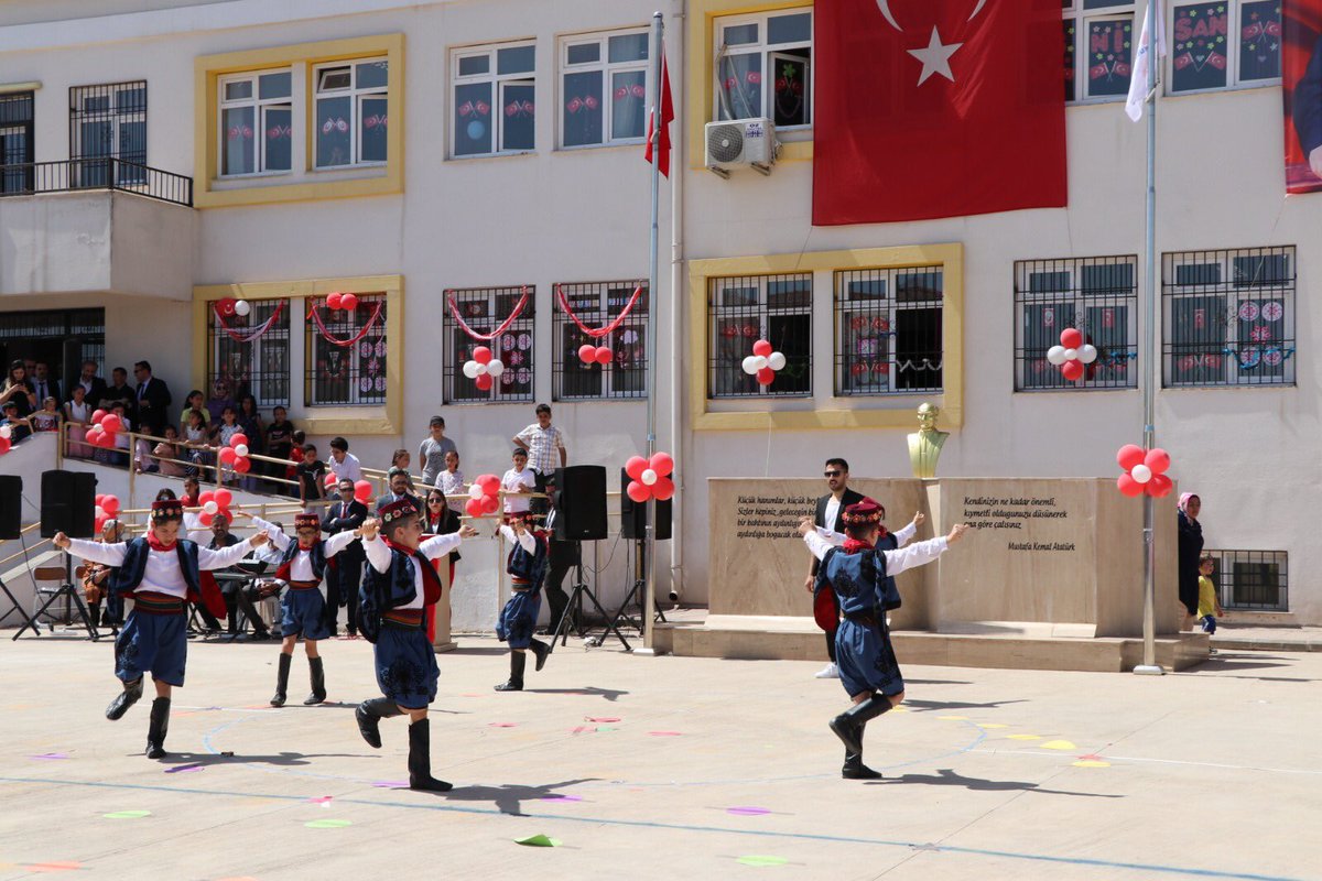 omerrusluu's tweet photo. Güneydoğunun Efeleri 😎 @AlkanIlkokulu @mgurler27 @hsnSnmz27 @NizipilceMEM @nizipgovtr @Cgnde https://t.co/owzG18OLMh
