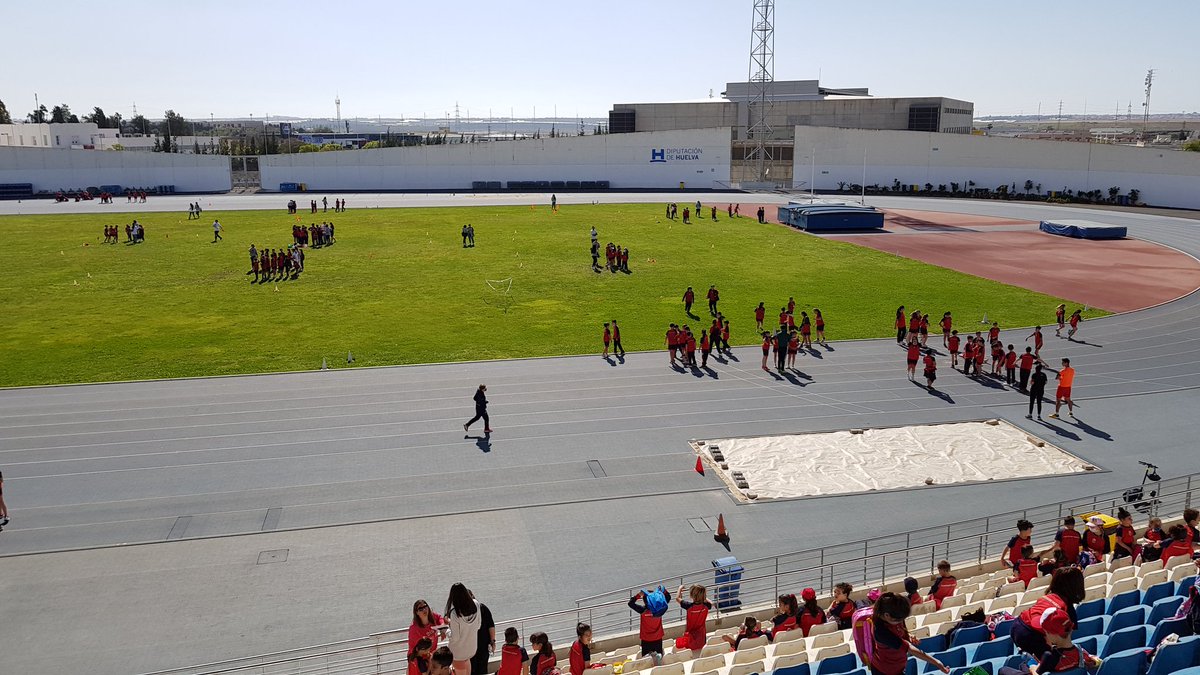 CMontessoriH's tweet photo. JORNADAS DE ATLETISMO COLEGIO MONTESSORI 2022 🏃🏻‍♂️🤸🏼‍♀️ 

Como ya es tradicional en nuestro centro durante el mes de abril nuestros alumnos de primaria acuden al Estadio Iberoamericano de Atletismo para desarrollar unas jornadas de atletismo y deportivas. https://t.co/bLhml2tKO3