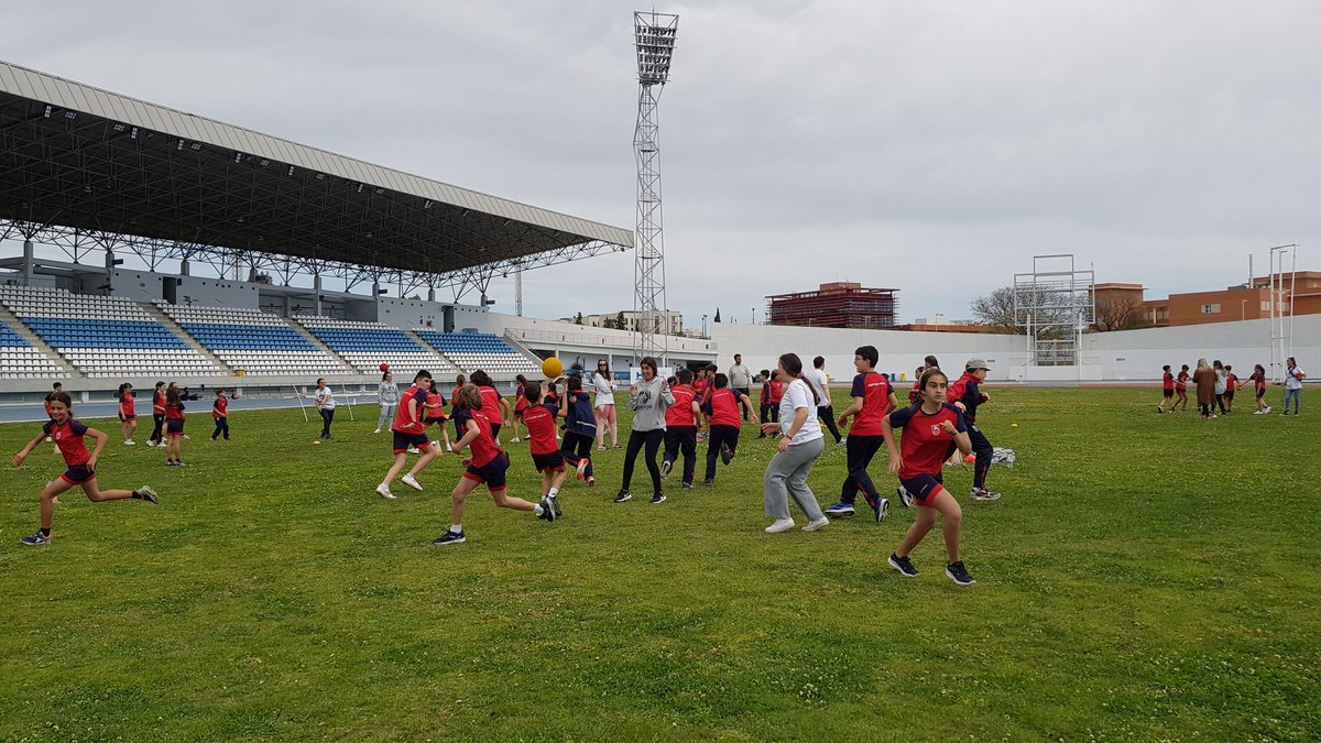 CMontessoriH's tweet photo. Este año como novedad durante el desarrollo de las diferentes pruebas los alumnos han realizado diferentes juegos lúdicos los cuales han sido llevados a cabo por las monitoras del curso de Técnico en Ed. Infantil que se desarrolla en nuestro centro. https://t.co/5rJFHEpgVr
