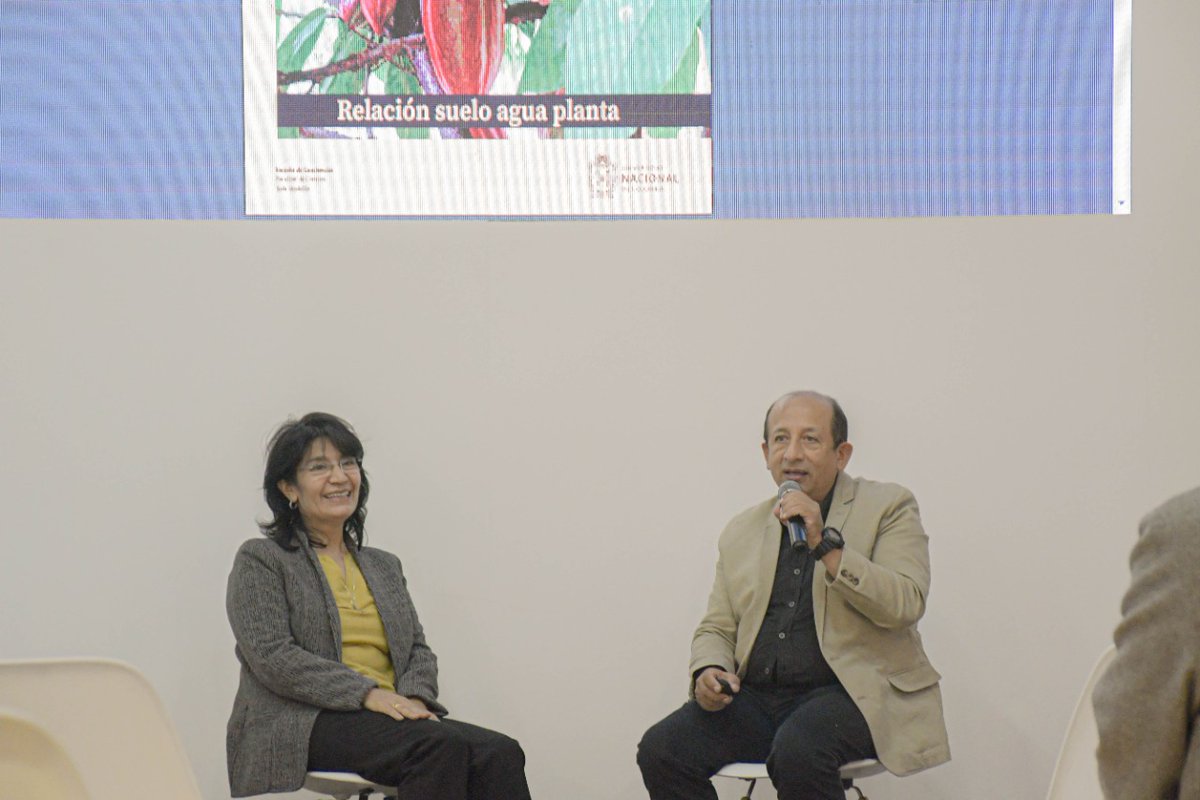 editorialUN's tweet photo. #AEstaHora | Lanzamiento del #LibroUNAL «El Cadmio en cacao» de la Facultad de Ciencias de @UNALMedellin #LaUNALenFilBo2022 📚 https://t.co/UTnY8MQhD7