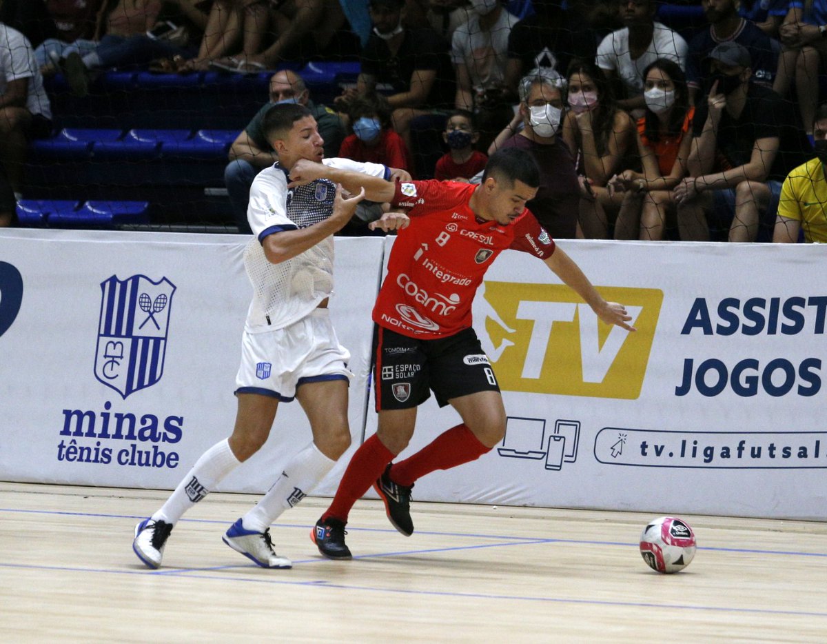 lnfontime's tweet photo. Metade da segunda etapa. Com um gol em cada tempo, o @MinasTenisClube derrota o @Campomouraofut1. Acompanhe as emoções do jogo na transmissão da LNFTV ➡ https://t.co/gOZWe6KPw2
#LNF2022
#MTCxMOU 2-0
📷 Orlando Bento https://t.co/grma4wur79