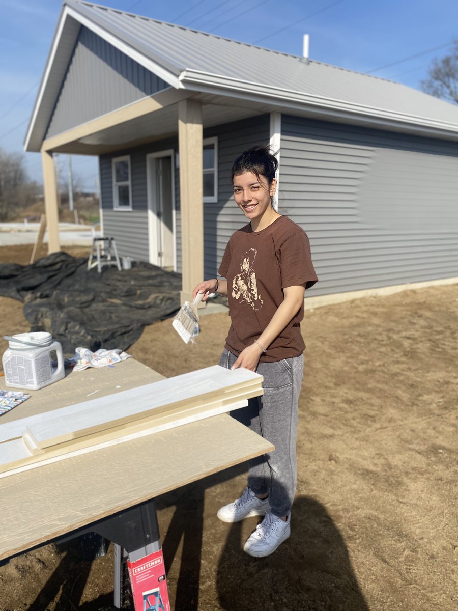 BUPilotsWBB's tweet photo. Great day to serve the community.

We helped paint the interior and exterior of these tiny homes for the Faith Mission of Elkhart. These homes will be used to house people who have graduated from the discipleship program. This was a very humbling yet rewarding experience.🔵⚪️🏀 https://t.co/FvbpKbCDE6