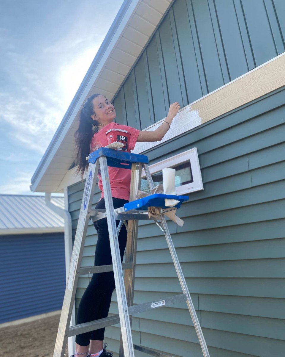 BUPilotsWBB's tweet photo. Great day to serve the community.

We helped paint the interior and exterior of these tiny homes for the Faith Mission of Elkhart. These homes will be used to house people who have graduated from the discipleship program. This was a very humbling yet rewarding experience.🔵⚪️🏀 https://t.co/FvbpKbCDE6