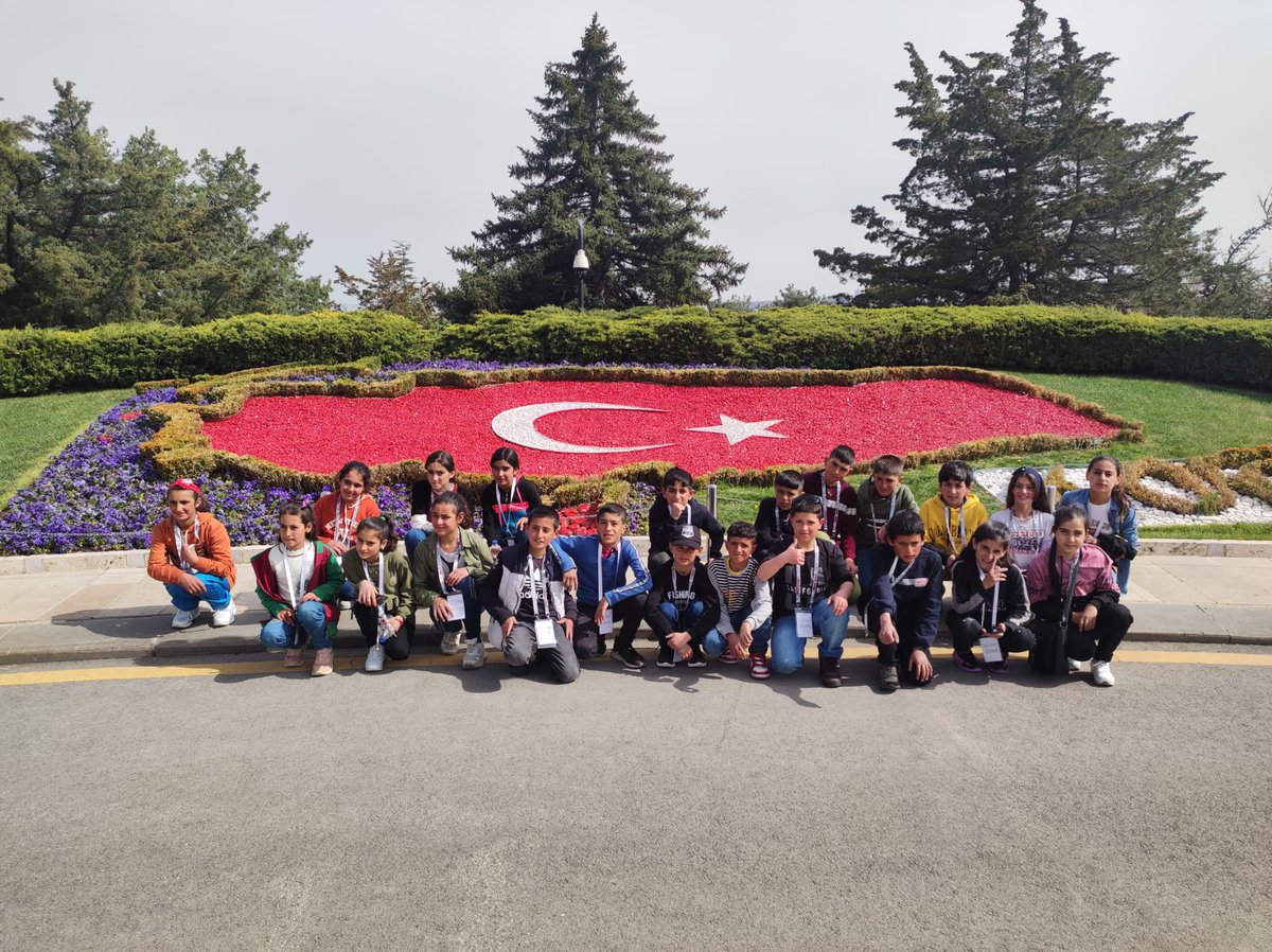 diyadinmem's tweet photo. Sincan Kazan Soda Fabrikası ziyareti, ODTÜ açık alan ve müze gezisi, akşam yemeği, sinema etkinliği ve 23 Nisan törenine katılan öğrenciler farklı coğrafyada yaşayan akranlarıyla kaynaşma fırsatı buldular. 

@tcmeb
@miakarali
@agrimem
@hasan_kokrek 
@Diyadin004
@atillaaslan_ https://t.co/UnjUgMq3qz