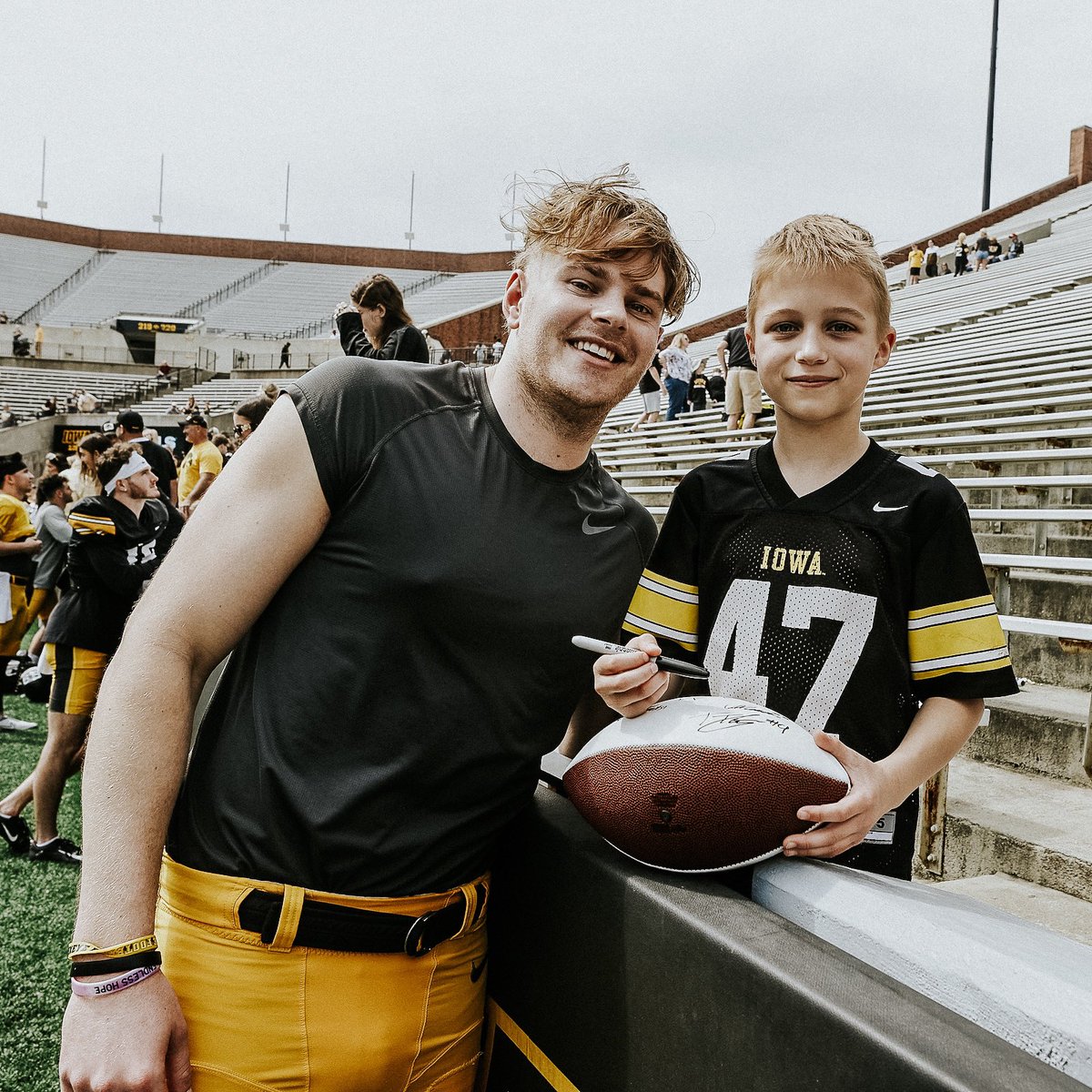 HawkeyeFootball's tweet photo. We missed you, Hawkeye Fans ‼️

#Hawkeyes https://t.co/k3mIon5OXv