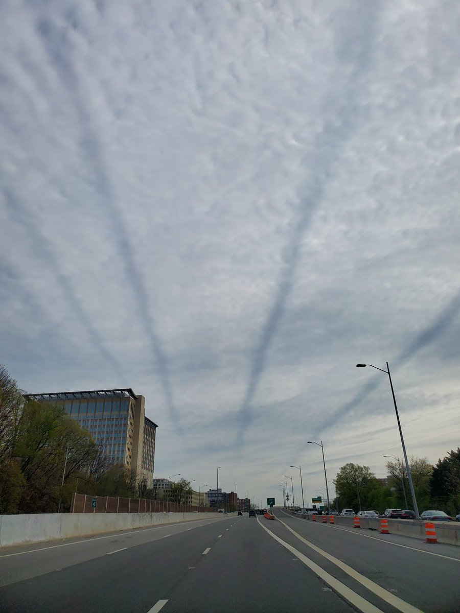Hi <a href="/dougkammerer/">Doug Kammerer</a>, what causes this? This was taken this past Thursday morning on the 395 heading into DC around Shirlington, I think. There were many lines - not just these 4.