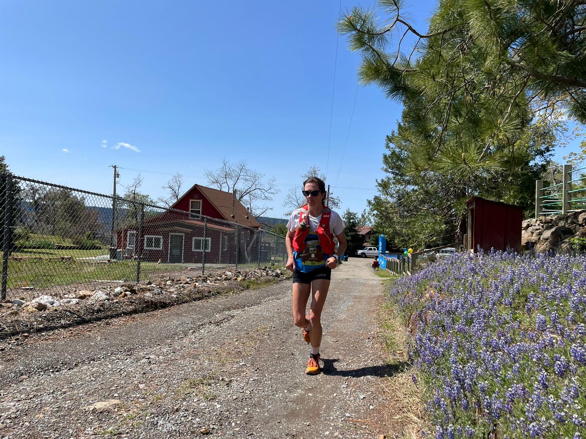 iRunFar's tweet photo. At mile 39, the seventh woman is Anna Mae Flynn, +29 minutes. She's feeling the heat and requested a sponge down. #CanyonsByUTMB https://t.co/EBVJGuacoI