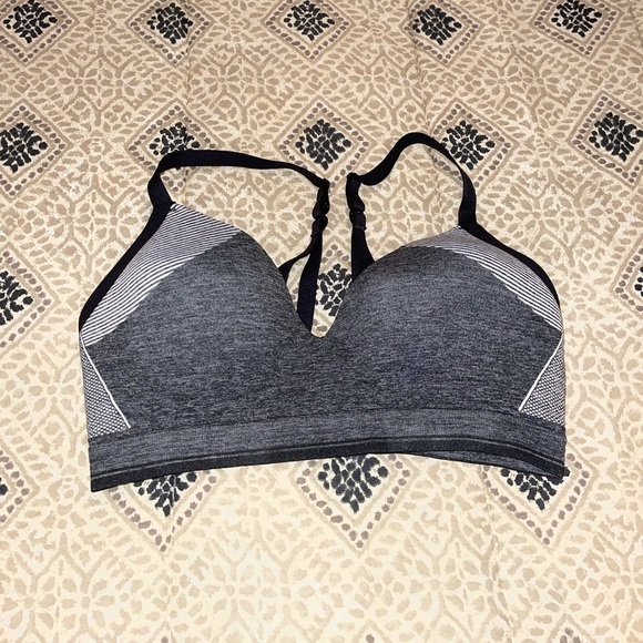 frenchspark's tweet photo. So good I had to share! Check out all the items I'm loving on @Poshmarkapp #poshmark #fashion #style #shopmycloset #gaiam #aerie #forever21: https://t.co/tf9N12ZSxH https://t.co/LJUDpV4Las