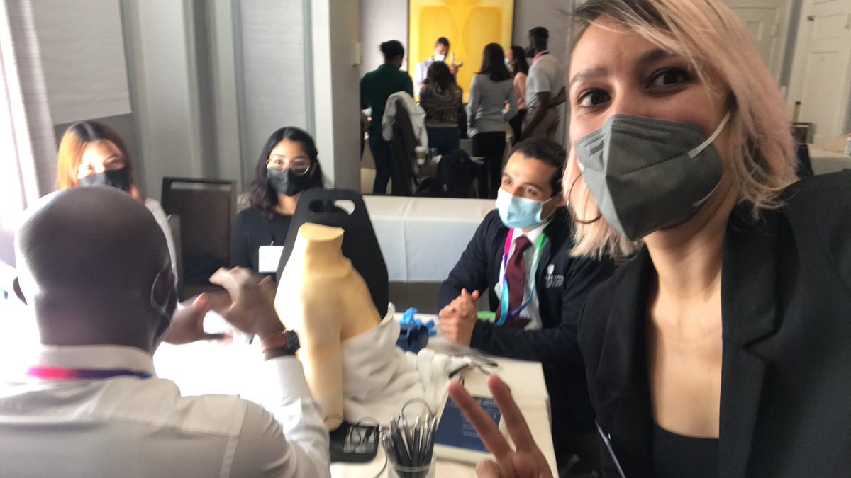 AJSharmaMD's tweet image. So fun to teach MSK injections to medical students with @DrRobA14 #FMRevolution #FMForum