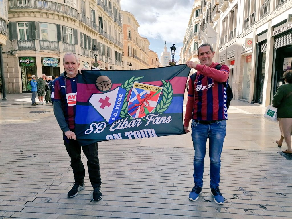 EskoziaLaBrava's tweet photo. ELB'01 ON TOUR! 

@MalagaCF 1-3 @SDEibar

Importantísima victoria en un  partido clave en la lucha por el ascenso. +3 💪 
Pocos pero locos, con la vieja guardia al pie del cañón, presentes en La Rosaleda.
Honor a la hintxada eibarzale desplazada.

JO TA KE! https://t.co/ZvPTZ9lD6O