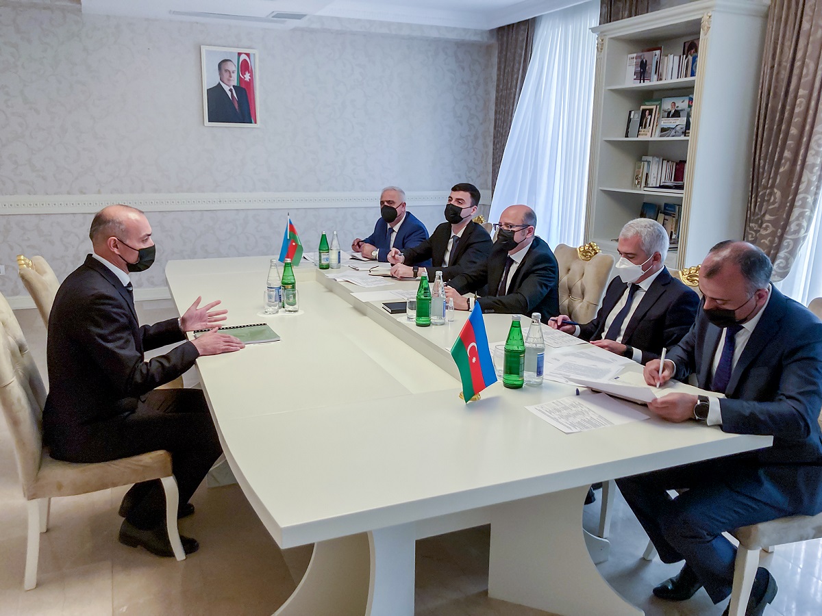 RustamSafagatov's tweet photo. Energetika naziri cənab Pərviz Şahbazov ilə Cəlilabadda görüşdük. https://t.co/kZonrK563I
