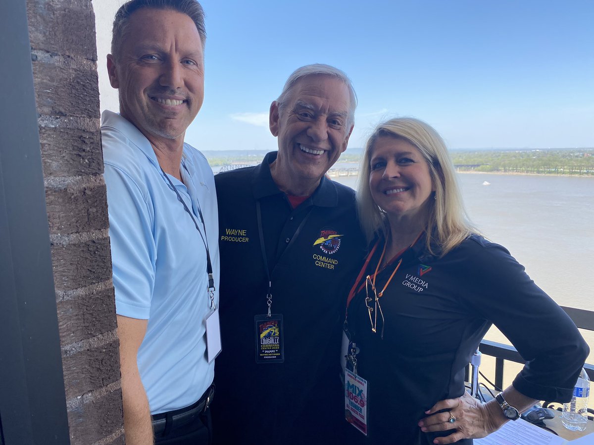 VickiVRogers's tweet photo. With my co-announcer US Air Force Lt. Col Ret. Shawn Dawley and Wayne Hettinger—air show starts in 20 minutes!! #thundercommand #thunderoverlouisville https://t.co/l7jlrXxfZR