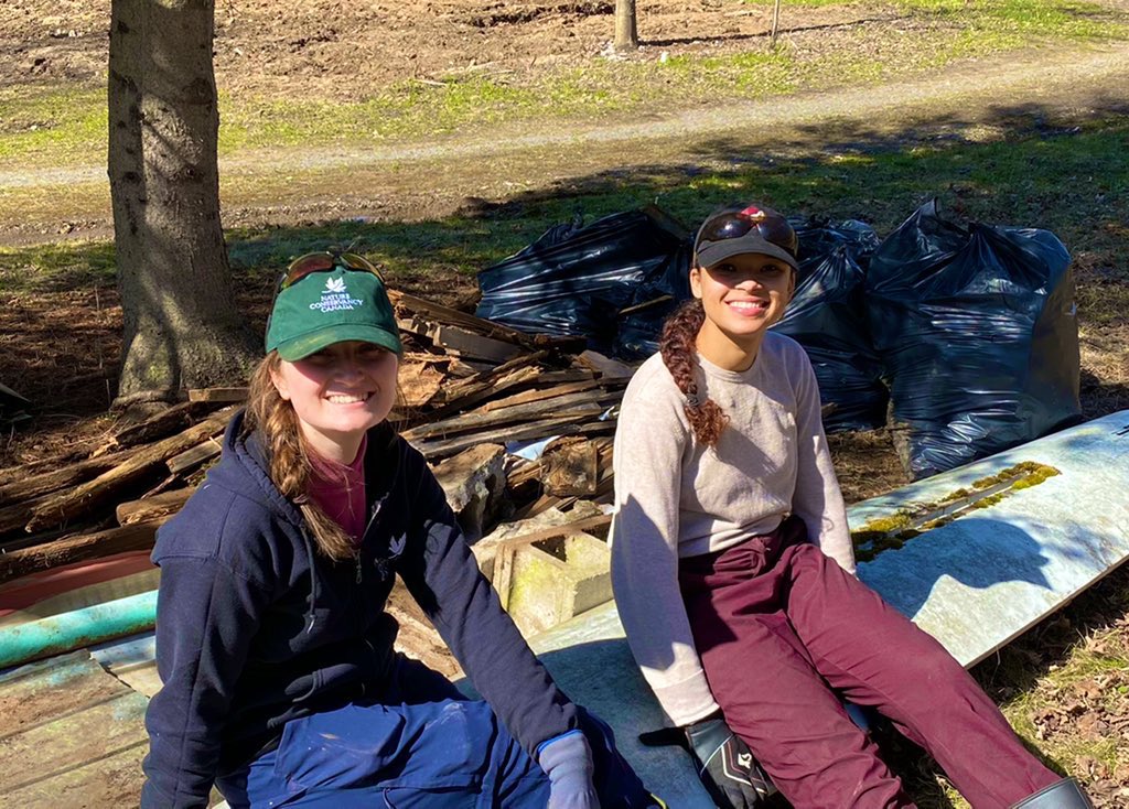 miishagoliin's tweet photo. Earth Day clean up 🌎🤍 #ncc #conservationtechnician #leavenotrace https://t.co/Y3BMmBpQIw