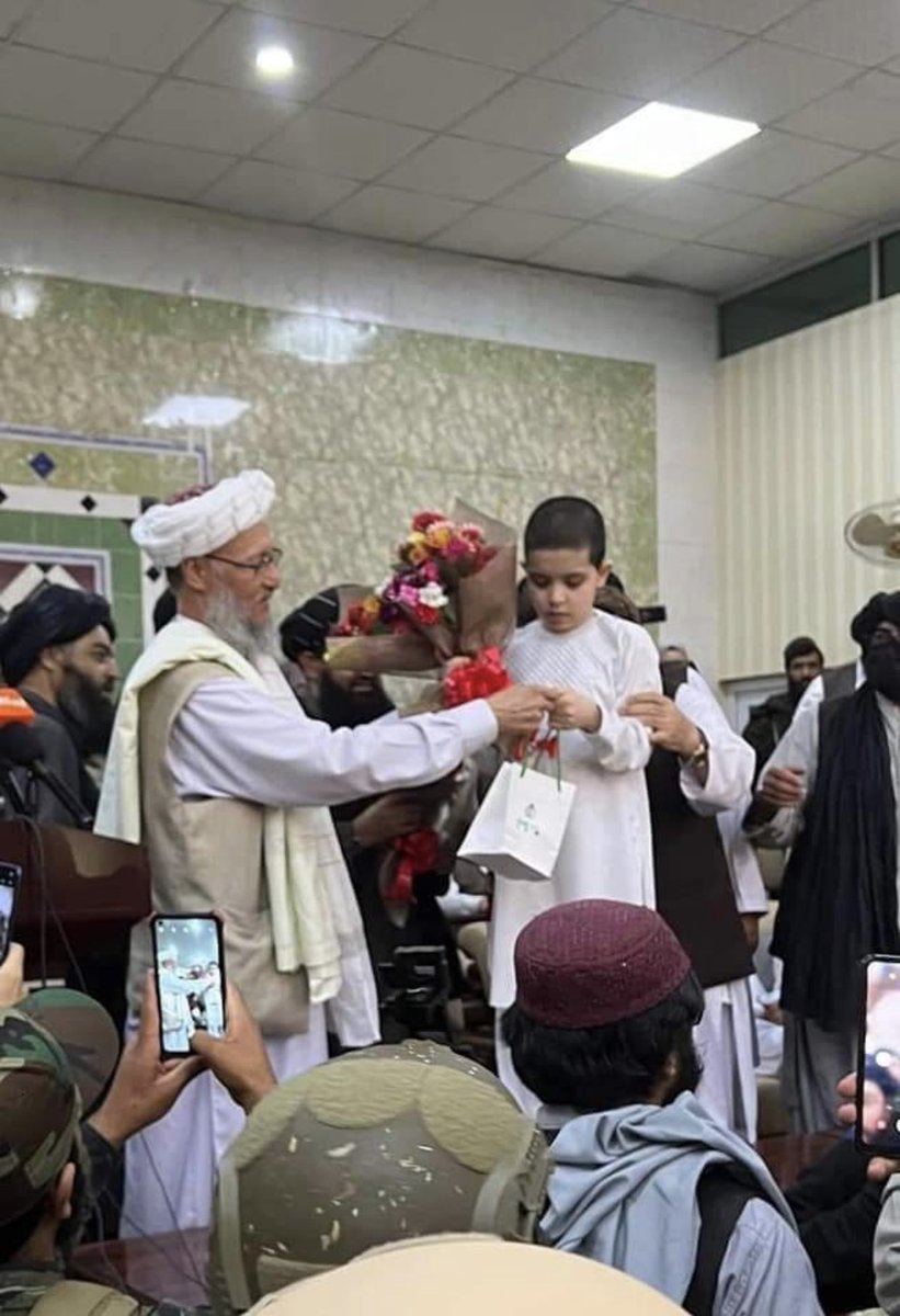 SupportEthnics's tweet photo. ⁧#عبدالروف⁩ که از قوم محترم ترکمن ما است، از مهمانخانه‌ی ت‌البان آزاد و توسط ‘حنفی’ که نیز ترکمن است به خانواده‌اش تسلیم داده شد. ۱/۲ https://t.co/nrscfsav18