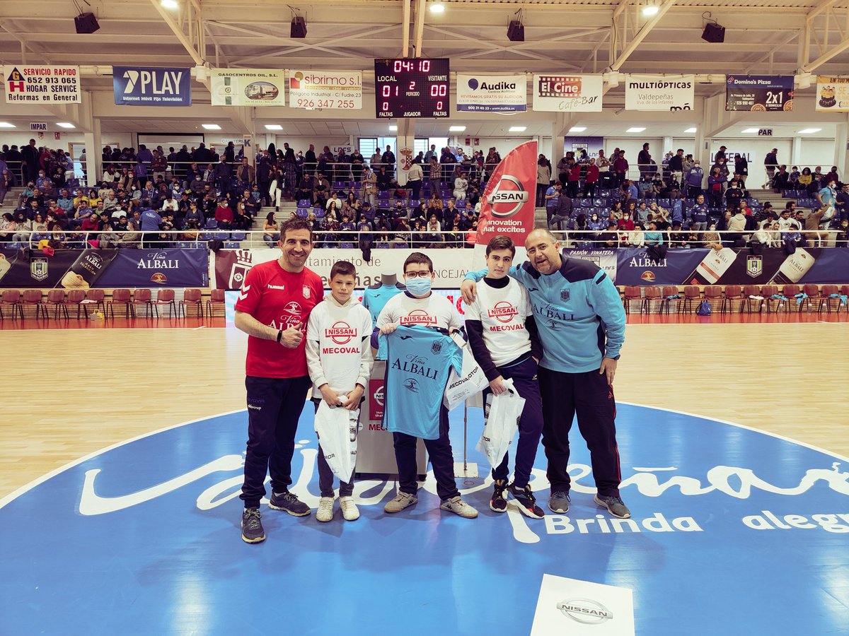 VinaAlbaliFS's tweet photo. 🚘MECOGOL🚘 

📢  Andrés ha sido el ganador del concurso MECOGOL patrocinado por MECOVAL VALDEPEÑAS 
@Nissan_ESP en el descanso del partido entre #ViñaAlbaliValdepeñas y @CDXOTA
‼️ENHORABUENA ANDRÉS ‼️
#Mecogol https://t.co/KiyvsM7JwY