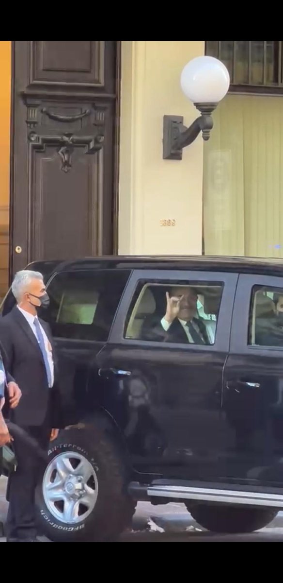 Los Lobos Grises son una organización paramilitar y terrorista turca cobijada por el gobierno turco.

El canciller de #Turquía realiza incitación al odio en plena Plaza Matriz de Montevideo, como lamentable corolario de su visita a Uruguay. 

rfi.fr/es/oriente-med…