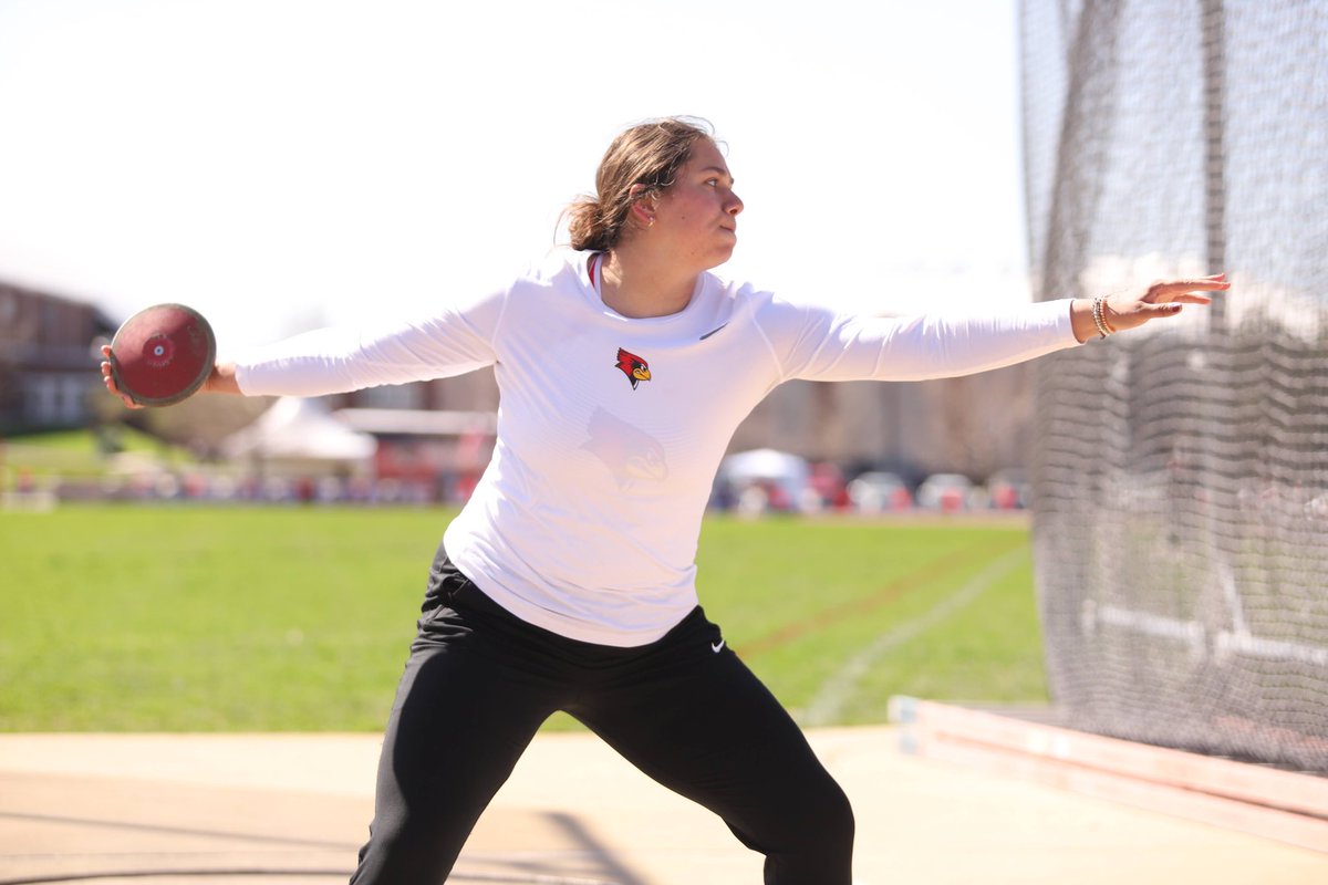 Discus PR for <a href="/taylor_kesner/">taylor_kesner</a> 👏

She finishes fourth in the event with a throw of 44.74m (146-9 ft.)