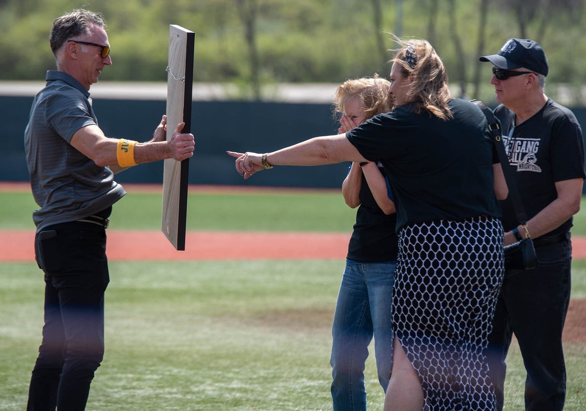 WSURaiders's tweet photo. 24 years of dedication to Wright State Athletics. 

Based on a round of applause from numerous WSU student-athletes and supporters, it's clear that longtime academic advisor Judy Chivers has left an everlasting impact on the #RaiderFamily.💚💛 https://t.co/v0zygK89ua