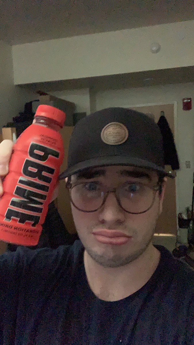 CaptnYaSht's tweet photo. 10/10 Definitely drinking Prime before all my streams!
@KSI @LoganPaul @PrimeHydrate https://t.co/UMqWAPJHao